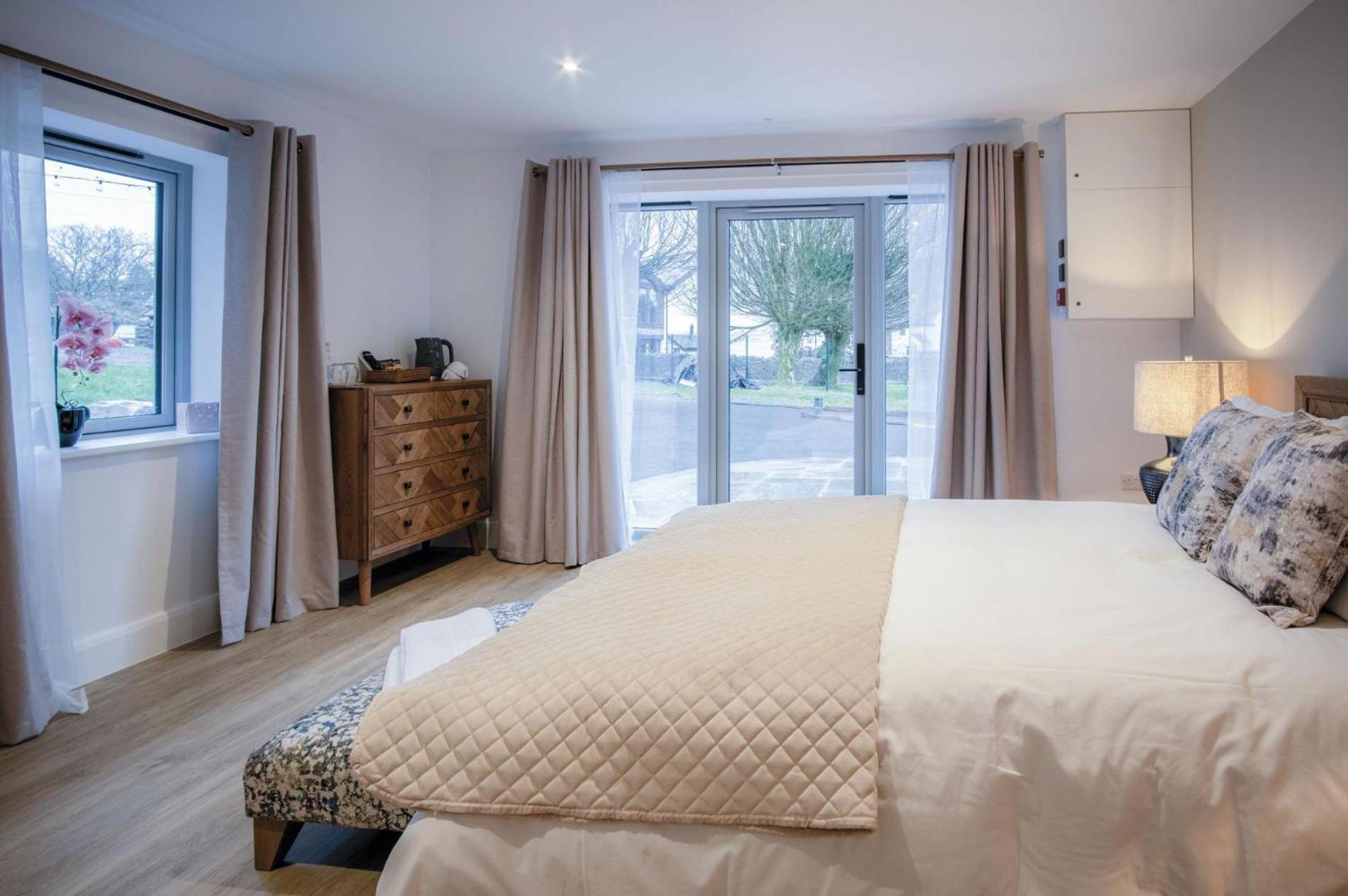 Suite 1 - Sleeping Giant Hotel - Pen Y Cae Inn Brecon Exterior photo